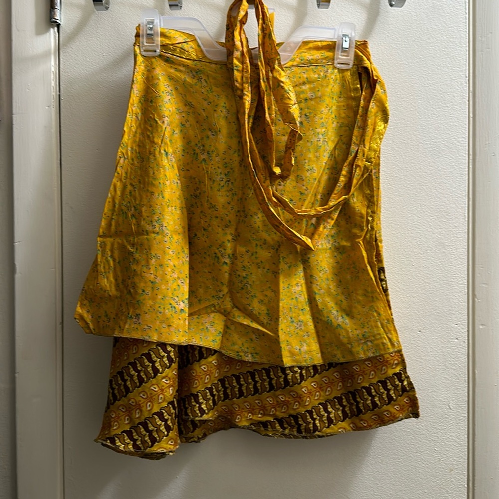 Short sari skirt. Approximately a size regular (4-12).